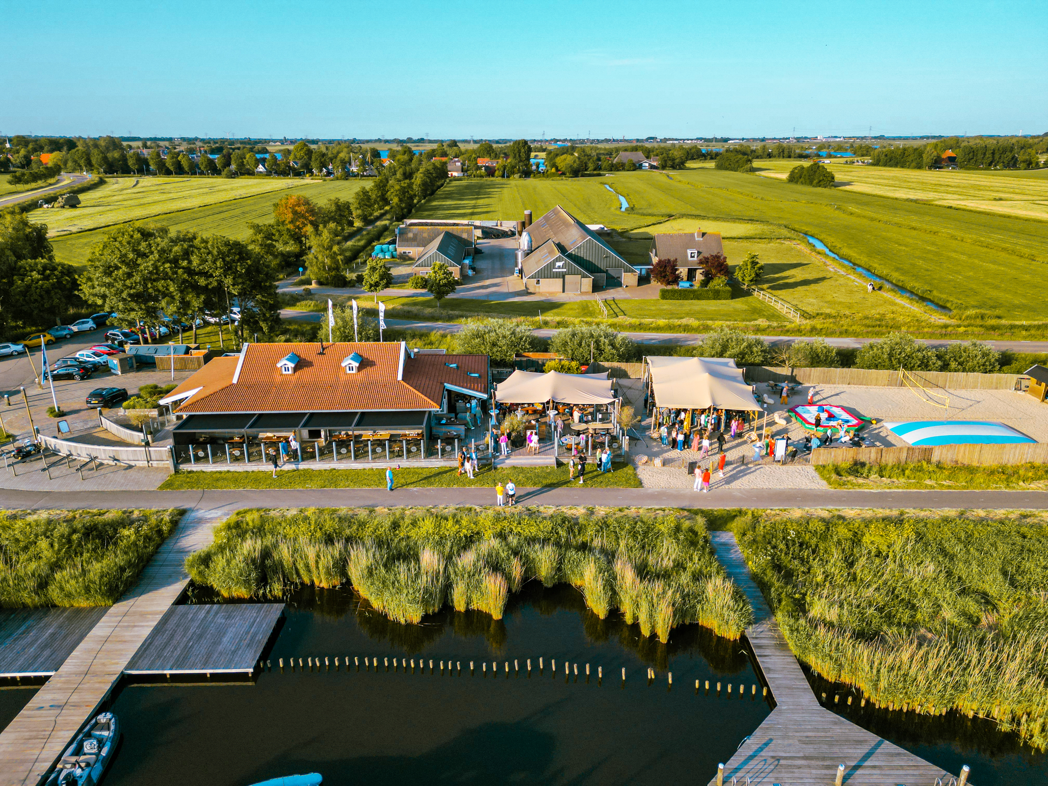 Informeel samenzijn bij Paviljoen Salt